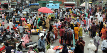 کشمیر میں عید کی تیاریاں زوروں پر۔ بازاروں میں رونق