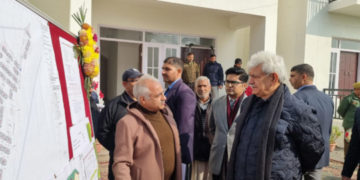 لیفٹیننٹ گورنر نے پی ایم پیکیج کے ملازمین کیلئے ٹرانزٹ رہائش کے جاری تعمیراتی کام کا جائزہ لیا