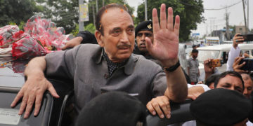 ہر گزرتے دن کے ساتھ، آزاد مودی کے ساتھ اپنی وفاداری کا مظاہرہ کر رہا ہے: کانگریس