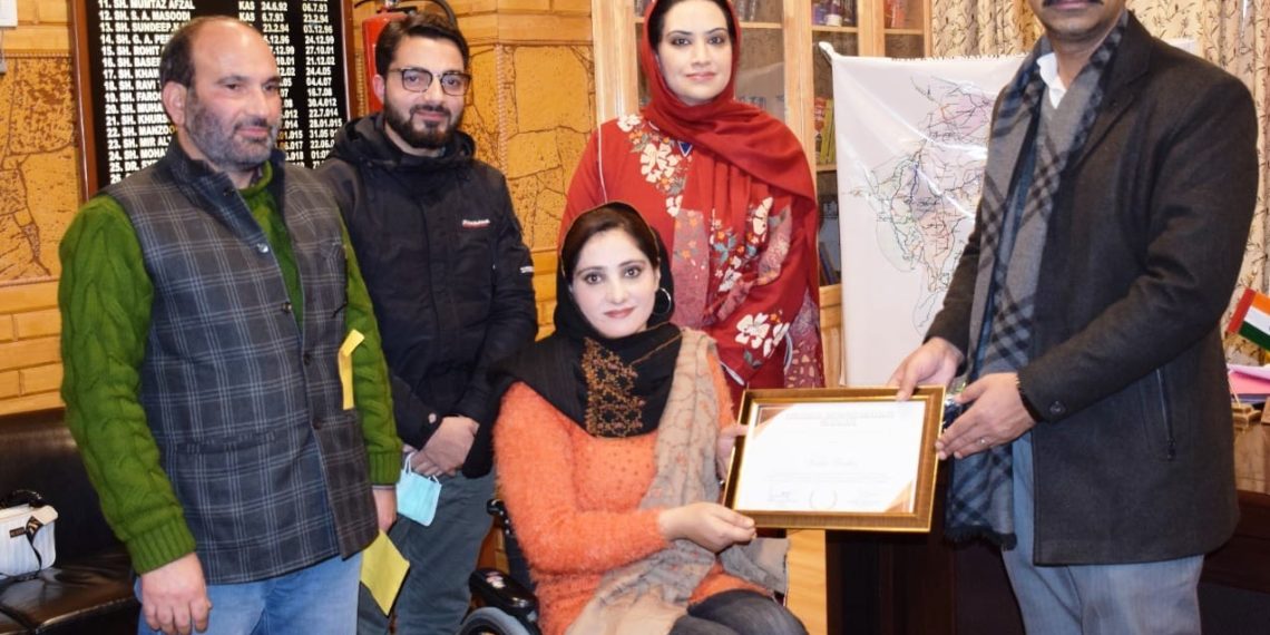 ضلع انتظامیہ بڈگام نے انشاء بشیر کو استقبالیہ دیا