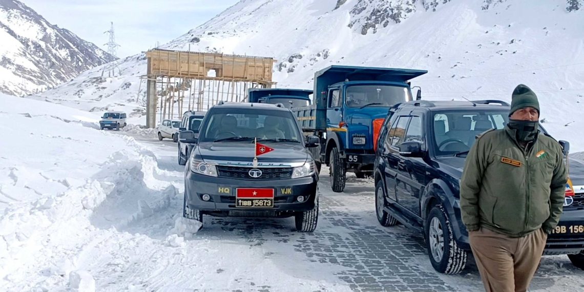 لداخ کو کشمیر کیساتھ ملانے والی واحد شاہراہ روجیلا 6 جنوری تک بحال رہی۔۔۔(فوٹو /ساحل میر)