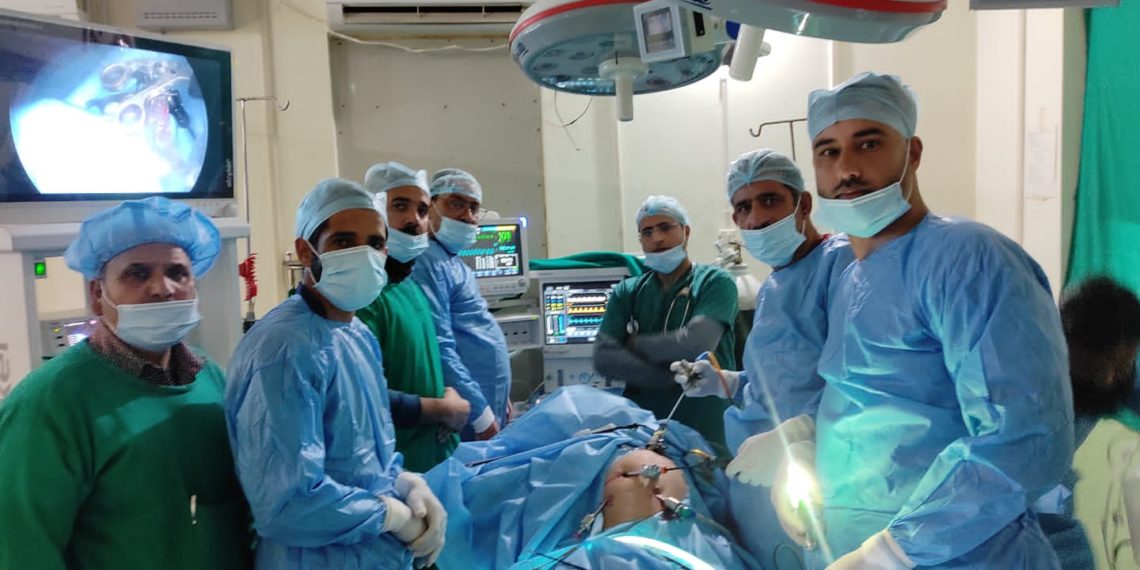 ڈی ایچ ہندواڑہ نے جگر کی لیپروسکوپک سرجری کامیابی سے کر کے تاریخ رقم کی
