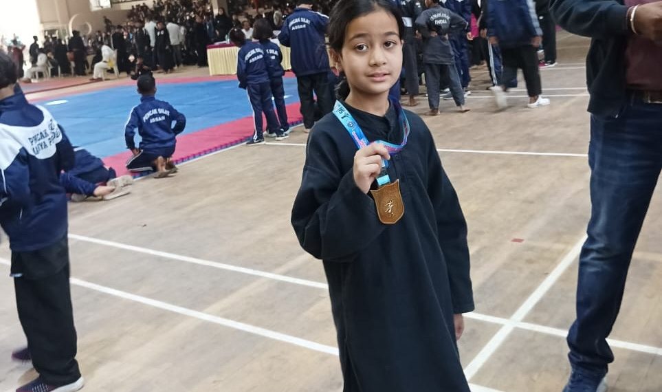 سرینگر کی 6سالہ خطیبہ نے نیشنل پینک سلات چیمپئن شپ میں گولڈ میڈل جیتا