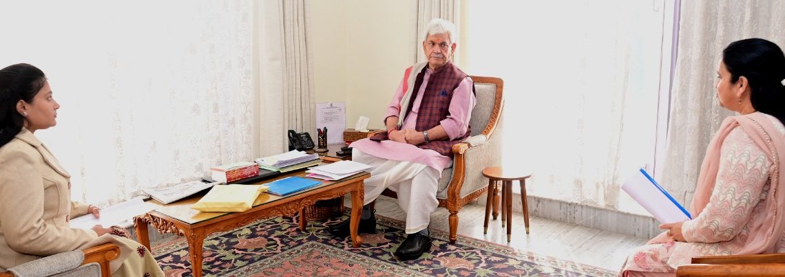 کٹھوعہ کے پی آر آئی کے نمائندوں کی لیفٹیننٹ گورنر سے ملاقات