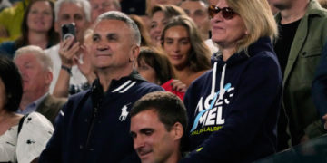 آسٹریلین اوپن: جوکووچ کے والد جھنڈے کے تنازع پر سیمی فائنل میں نہیں جائیں گے۔