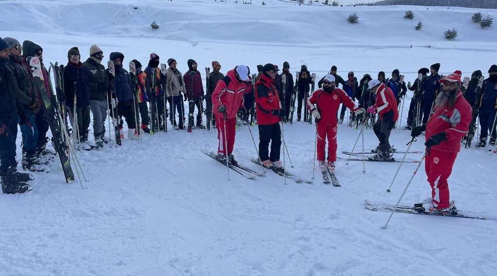 Sports Deptt.’s Skii Training Starts At Gulmarg