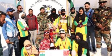 آرمی نے کپواڑہ میں خواتین کے سنو کرکٹ ٹورنامنٹ کا انعقاد کیا