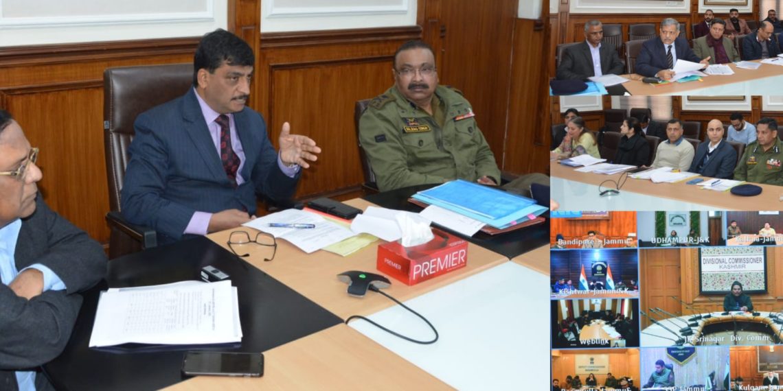 جموں/06؍فروری//کشمیر انفو:چیف سیکرٹری ڈاکٹر ارون کمار مہتا نے سوموار کو یہاں این سی او آر ڈی کی چوتھی یوٹی سطح کی ایپکس کمیٹی میٹنگ کی صدارت کی اور منشیات کی بدعت سے نمٹنے کے لئے جموںوکشمیر میں جاری تمام سرگرمیوں کا جائزہ لیا۔میٹنگ میں ایڈیشنل چیف سیکرٹری داخلہ ، ڈی جی پی جے اینڈ کے ، پرنسپل سیکرٹری تعلیم ، صوبائی کمشنر کشمیر ، اے ڈی جی پی کشمیر / جموں، کمشنر سیکرٹری جنگلات ، کمشنر سیکرٹری سماجی بہبود ، سیکرٹری صحت ، ڈائریکٹر اطلاعات و تعلقات عامہ ، ایکسائز کمشنر ، سٹیٹ ڈرگ کنٹرولر ، زونل ڈائریکٹر این سی بی جموں ، ایس ایس پی ، اے این ٹی ایف اور تمام ضلع ترقیاتی کمشنروںاور ڈسٹرکٹ ایس پیز نے ذاتی طور پر اور بذریعہ ویڈیو کانفرنسنگ شرکت کی۔ڈاکٹر ارون کمار مہتا نے اَفسران سے خطاب کرتے ہوئے کہا کہ منشیات کے اِستعمال کے متاثرین اور عام زندگی گزار نے کے لئے ہر ممکن مدد کے مستحق ہیں۔ اُنہوں نے اَفسران پر زور دیا کہ منشیات کے خلاف جاری جنگ میں کسی قسم کی سستی کا مظاہرہ کئے بغیر اس کے متاثرین کی بحالی پر بھی توجہ دی جائے۔اُنہوں نے اَفسران سے کہا کہ وہ منشیات کے اِستعمال کے متاثرین کی بحالی کے لئے پی آر آئی کے ساتھ ساتھ آنگن واڑی سینٹروں اور سکولوں کو بھی شامل کریں اور عوام بالخصوص نوجوانوں میں منشیات کے منفی اَثرات کے بارے میں بیداری پیدا کریں۔ اُنہوں نے زور دے کر کہا کہ معاشرے سے اس وَبا کومکمل طور پر ختم کرنا ہمارا اِجتماعی فرض ہے۔چیف سیکرٹری نے عوام میں بیداری پیدا کرنے کی اہمیت پر روشنی ڈالتے ہوئے اَفسران کو مختلف محکموں اور شراکت داروں کے درمیان تال میل اور ہم آہنگی برقرار رکھنے کی تاکید کی تاکہ اِس برائی کو جموںوکشمیر یوٹی سے مکمل طور پر ختم کیا جاسکے۔اُنہوں نے سیکرٹری صحت پر زور دیا کہ وہ متاثرین کی مشاورت اور مناسب بحالی کے لئے ٹیلی مانس ہیلپ لائن کے تحت سرگرمیوں کو تیز کریں۔اُنہوں نے محکمہ صحت کو ٹیلی مانس ہیلپ لائن نمبر 14,416 کے بارے میں عوام میں بیداری پیدا کرنے اور اِسی اقدام کے تحت واٹس ایپ ہیلپ لائن قائم کرنے کی بھی ہدایت دی۔چیف سیکرٹری ڈاکٹر ارون کمار مہتانے ٹیلی مانس ہیلپ لائن کو مقبول بنانے کے لئے اَفسران سے مطالبہ کرتے ہوئے تعلیم اور صحت محکموں کے اَفسران کو مشورہ دیا کہ وہ اِس سے فائدہ اُٹھانے کے لئے تعلیمی اِداروں کے طلباء میں ٹیلی مانس کو مقبول بنائیں ۔ ڈاکٹر ارون کمار مہتا نے اِس بدعت سے نمٹنے کے لئے مناسب نگرانی کی ضرورت پر زور دیتے ہوئے ضلع ترقیاتی کمشنروں اور ایس ایس پیز کو ہدایت دی کہ وہ اَپنے متعلقہ اَضلاع کے ہاٹ سپاٹ علاقوں کی نگرانی کریں جو منشیات کی تجار ت میں ملوث ہیں اور اس پر مطلوبہ تعزیزی کارروائیاں کریں ۔اُنہوں نے ان سے کہا کہ فارمیسیوں کی نگرانی کریں اور منشیات کے غلط اِستعمال میں ملوث پائے جانے والوں کے خلاف کارروائی کریں جو سائیکوٹرا پک مادوں کے طور پر استعمال ہوسکتی ہے۔اُنہوں نے ان فارمیسیوں کے خلاف بھی کارروائی کرنے کو کہا جو مجاز طبی پریکٹیشنرز کے نسخے کے بغیر اَدویات کی فروخت میں ملوث پائی گئیں۔اُنہوں نے اس سماجی برائی کے خلاف کوئی موقع نہ لینے کے لئے آن لائن فارمیسیوں ، کورئیر سروسز کو چیک کرنے کے لئے خصوصی کوششیں کرنے پر زور دیا۔چیف سیکرٹری نے اِس برائی سے نمٹنے کے سلسلے میں قانون نافذ کرنے والی ایجنسیوں کے اقدامات کا جائزہ لیتے ہوئے اَفسروں سے کہا کہ وہ این ڈی پی ایس ایکٹ کے تحت سزا کی شرح سے متعلق اَضلاع کے اعداد و شمار تجزیہ کریں اور ان مقدمات کی تفتیش کے دوران عدم کارکردگی پر اَفسران کے خلاف کارروائی کریں ۔ اُنہوں نے ’’ منشیات کے خلاف جنگ‘‘ میں تمام شراکت داروں کو شامل کرنے اور ایف آئی آر کو سزائوں میں تبدیل کرنے کی شرح بڑھانے پر زور دیا۔دورانِ میٹنگ چیف سیکرٹری نے تمام ضلع ترقیاتی کمشنروں اور ایس ایس پیز سے جموںوکشمیر میں اس بدعت سے نمٹنے کے لئے کی جانے والی کوششوں کے بارے میں بریفنگ بھی طلب کی۔ اُنہوں نے ضلع ترقیاتی کمشنروں کو ہدایت دی کہ وہ بغیر کسی ناکامی کے ضلعی این سی او آر ڈی کمیٹیوں کے ماہانہ میٹنگ منعقد کریں اور اس کا ڈیٹا قومی این سی او آر ڈی پورٹل پر اَپ ڈیٹ کریں۔اُنہوں نے ان سے کہا کہ وہ ڈرگ کنٹرول ڈیپارٹمنٹ کی خصوصی ٹیم تشکیل دیں جو ہمارے ہوائی اَڈوں پر منشیات کی فروخت یا ممنوعہ اشیاء کی سمگلنگ کی نگرانی کرے۔اِس سے قبل میٹنگ میں جموںوکشمیر منشیات کے منظر نامے اور منشیات کی بدعت سے نمٹنے کے لئے درپیش چیلنجز اور اس مسئلے سے نمٹنے کے لئے تمام شراکت داروں کی طرف سے کی جانے والی کوششوں پر ایک تفصیلی پرزنٹیشن بھی چیف سیکرٹری کے سامنے پیش کی گئی۔میٹنگ میں بتایا گیا کہ صوبہ کشمیر میں پی آئی ٹی این ڈی پی ایس کے تحت کل 159 منشیات فروشوں کے خلاف مقدمہ درج کیا گیا ہے جبکہ صوبہ جموں میں 2022ء میں 43منشیات فروشوں کو حراست میں لیا گیا ہے۔اِسی طرح میٹنگ کو بتایا گیا کہ مجموعی طورپر 1,850 ایف آئی آر درج کی گئی ہیں جبکہ 2,756 اَفراد کو ان ناجائز کاروبار کرنے پر گرفتا ر کیا گیا ہے ۔ مزید یہ کہ 2022ء میں جموںوکشمیر میں 240 کلو گرام ہیروئن ، 498 کلو گرام چرس ، 249 کلو گرام گانجا اور 1,78,677 کیپشول ، بوتلیں،ٹیبلٹس ضبط کئے گئے ہیں جیسا کہ اِس میٹنگ میں اِنکشاف کیا گیا ۔