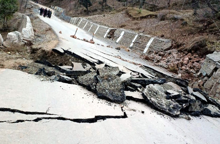 گول: ڈُکسر دلواہ میں زمین دھنسنے کا سلسلہ 6ویں روز بھی جاری