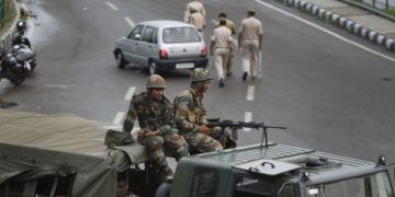 وزارت داخلہ نے کشمیر میں فوج کو تبدیل کرنے کی تجویز کو عملی طور پر منظوری دے دی