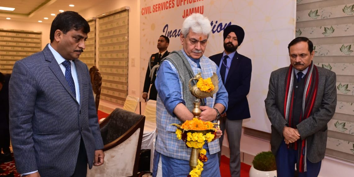 انسانیت کو آج پلاسٹک کی آلودگی کے سنگین چیلنجز کا سامنا ہے: ایل جی سنہا