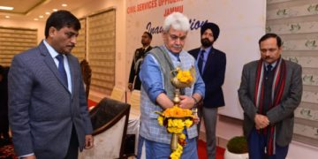 انسانیت کو آج پلاسٹک کی آلودگی کے سنگین چیلنجز کا سامنا ہے: ایل جی سنہا