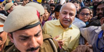 8 گھنٹے کی پوچھ گچھ کے بعد منیش سسودیا گرفتار