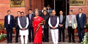 کیا نرملا کے پٹارے میں مہنگائی، بے رزگاری اور پرانی پینشن کا کوئی حل ہوگا؟