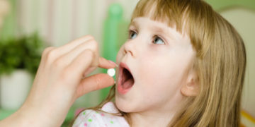 والدین میں سے تیسرا غیر ضروری طور پر بچوں کو بخار کم کرنے والی ادویات دے سکتے ہیں: امریکی مطالعہ