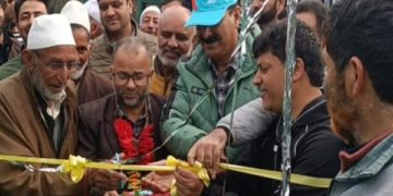 ڈائریکٹر زراعت کشمیر نے کولگام میں سبزیوں؍غیر ملکی سبزیوں کے بیجوں کی تقسیم کا افتتاح کیا