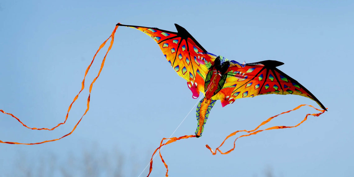 شہر سرینگر سمیت وادی کے مختلف حصوں میں پتنگ اُڑانے کا سیزن شروع