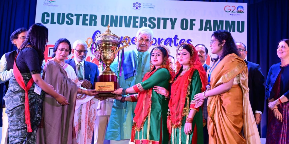 اِنتظامیہ میں 20,000 خالی اَسامیوں کو جلد پُر کیا جائے گا