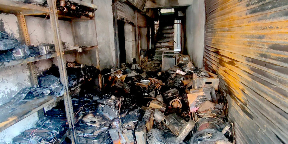 سری نگر کے مائسمہ مارکیٹ میں آگ لگنے سے 7 دکانیں جل گئیں