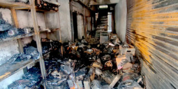 سری نگر کے مائسمہ مارکیٹ میں آگ لگنے سے 7 دکانیں جل گئیں