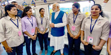 وزیر اعظم نے بنگلورو میں نئی میٹرو لائن کا افتتاح کیا، عملے، کارکنوں، طلباء کے ساتھ سواری کی