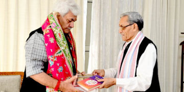 صدر جموں و کشمیر شری کاشی ودوت پریشد نے لیفٹیننٹ گورنر سے ملاقات کی