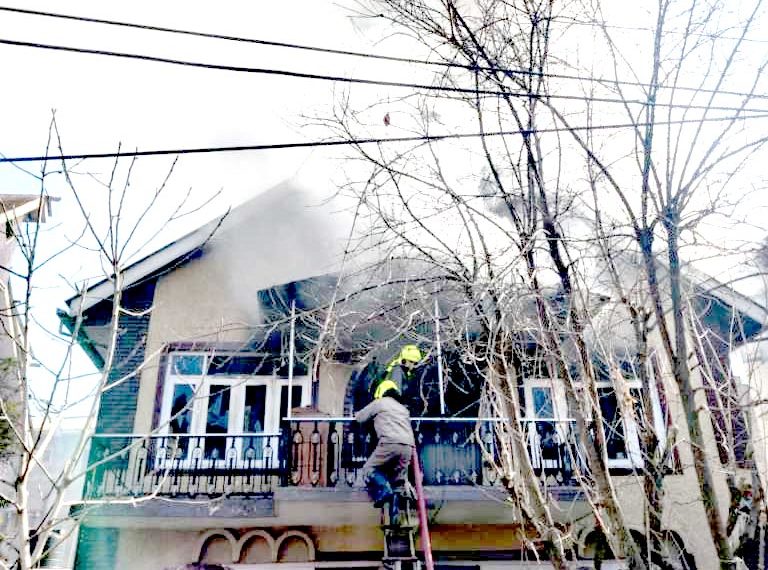 سری نگرمیں آتشزدگی، دو منزلہ مکان کو جزوی نقصان