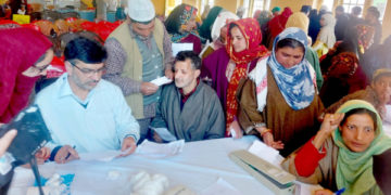 آری پل ترال میں میگا آیوش کیمپ کا انعقاد