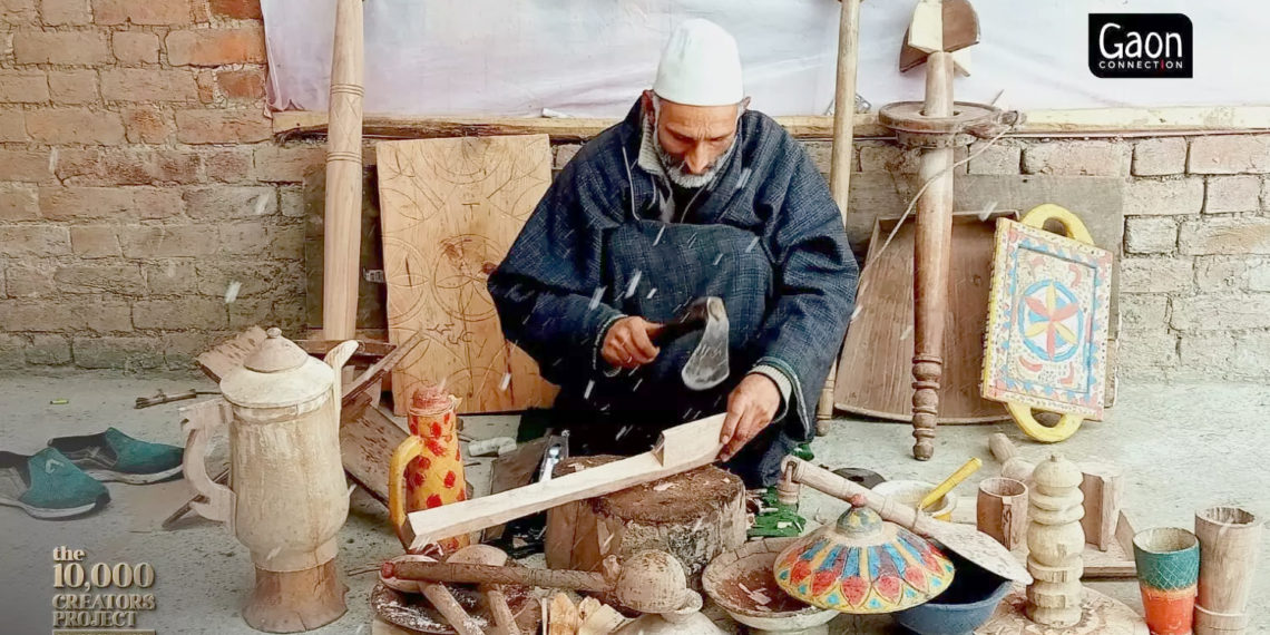 جموں و کشمیر ۔۔۔ علی محمد کے لکڑی کے منفرد برتنو ں کی مانگ میں اضافہ