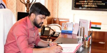 ضلع ترقیاتی کمشنر گاندربل نے ضلع میں کووِڈ۔19 کی صورتحال کا جائزہ لیا