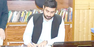 ناظم اطلاعات اور ڈی آئی پی آر کے ملازمین کا کیول کمار کے والد کے اِنتقال پر اظہارِتعزیت