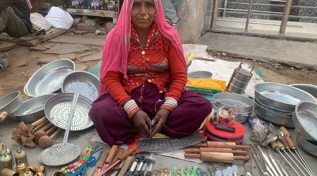 لوہے کو زندگی کی شکل دیتی گڈیا لوہار خواتین