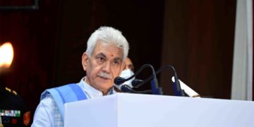 پنڈتوں کے مسائل کی تئیں حساس: ایل جی