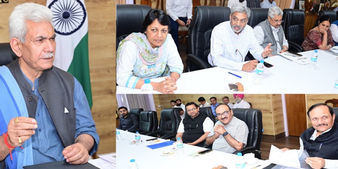 لیفٹیننٹ گورنر نے سینئر ملازمین کے ساتھ جل جیون مشن اور ایس بی ایم جی کی عمل آوری کا جائزہ لیا