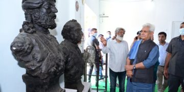 لیفٹیننٹ گورنر نے بیر پور میں معروف مجسمہ سازرویندر جموال کی سولوایگزبشن کا اِفتتاح کیا