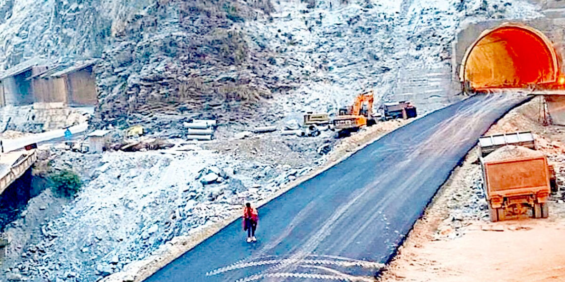 جموں سری نگرقومی شاہراہ اور بانہال بائی پاس پر تعیراتی کام سال کے آخر تک مکمل ہونے کا امکان:حکام