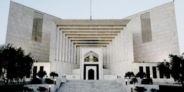 9 مئی کے تشدد میں شہریوں کا فوجی ٹرائل سپریم کورٹ کو مطلع کرنے سے پہلے شروع نہیں ہونا چاہیے: پاکستان کے اعلیٰ جج