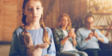 حفاظت پر زیادہ زور دینے کا مطلب ہے کہ بچے زیادہ فکر مند اور کم لچکدار ہوتے جا رہے ہیں