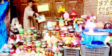 کشمیر میں مٹی کے برتن استعمال کرنے کا رجحان ایک بار پھر بڑھ رہا ہے