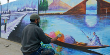 جی ٹونٹی اجلاس سے قبل شہر سرینگر کی دیواروں کو رنگ و روغن سے سجایا جارہا ہے۔۔۔ساحل میر