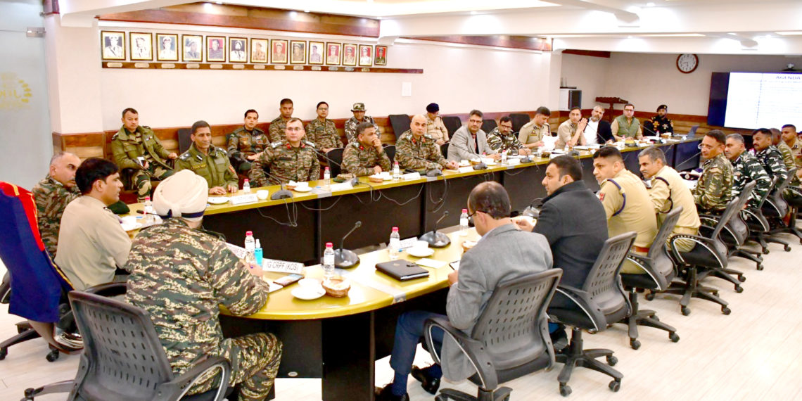 اے ڈی جی پی کشمیر نے پی سی آرسرینگر میں مشترکہ سیکورٹی میٹنگ کی صدارت کی