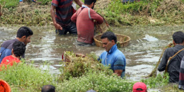 اننت ناگ میں دیہاتی پانی کے ذخائر کو صاف کرنے کے لیے ماہی گیری کا میلہ