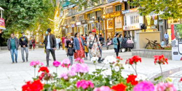 جی 20 اجلاس سے قبل شہر سرینگر کو دلہن کی طرح سجھایا جارہا ہے۔۔۔ فو ٹو ساحل میر