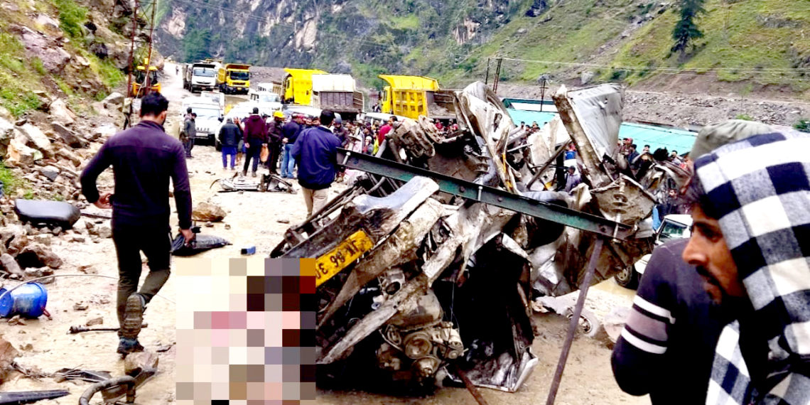 کشتواڑ سڑک حادثے میں 7 مزدورازجان،ایل جی منوج سنہا نے جانی نقصان پر غم کا اظہار کیا