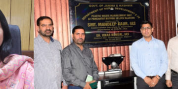 مندیپ کو رنے بٹھونی پنچایت میں پہلے پلاسٹک ویسٹ مینجمنٹ یونٹ کا اِی ۔اِفتتاح کیا