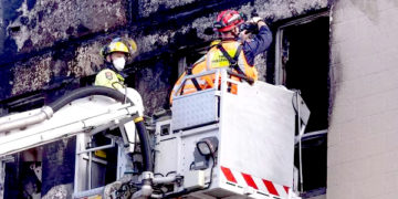 نیوزی لینڈ پولیس نے ہاسٹل میں آگ لگنے کے بعد لاشوں کو ہٹانا شروع کر دیا ہے