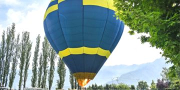 شہر کی زبرون پارک میں جی 20 اجلاس سے قبل ہاٹ ائر بیلون لانچ کیا گیا۔۔۔ ساحل میر