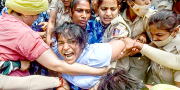 'ہم ہمارے تمغے گنگا میں پھینکیں گے: پولیس کی بربریت کے بعد پہلوانوںکی دھمکیاں