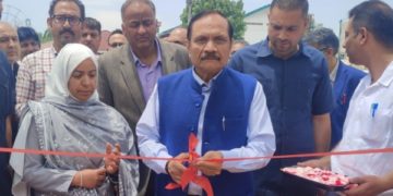 مشیر راجیو رائے بھٹناگر نے کشمیر ہاٹ میں جے اینڈ کے ایس سی ، ایس ٹی اور بی سی ڈیولپمنٹ کارپوریشن کی10روزہ ایگزبشن کم میگا سیل کا اِفتتاح کیا
