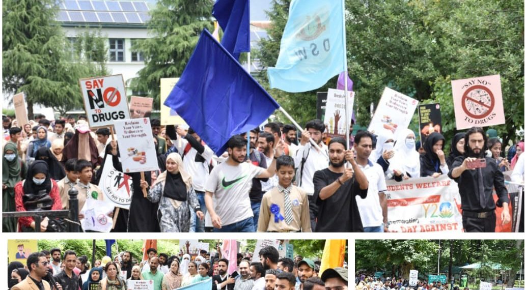 کشمیر یونیورسٹی کے طلباء، عملہ منشیات کے استعمال کے خلاف ریلی میں شامل ہوئے